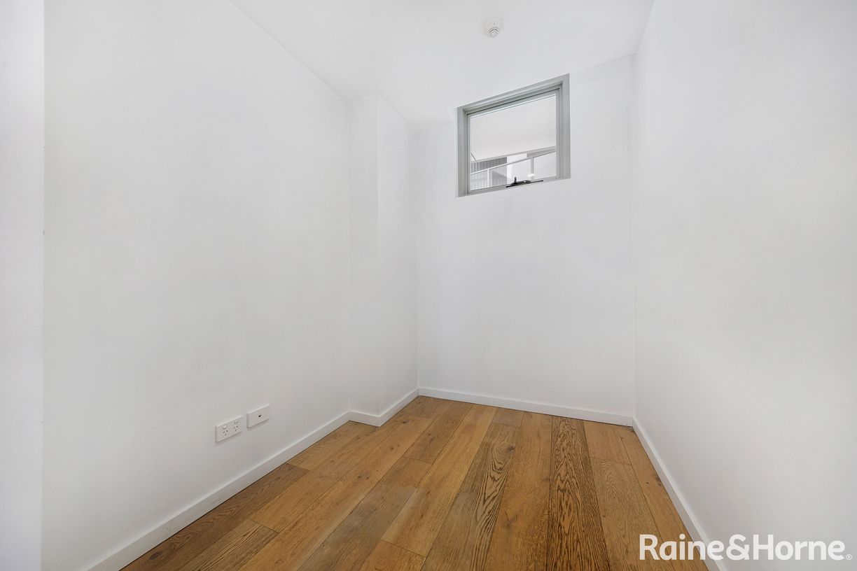 3417/2 Rothschild Avenue — photo 4 of 9