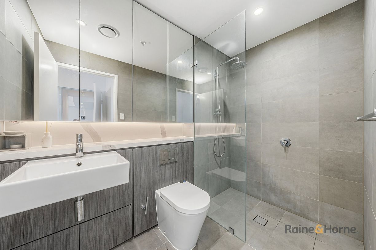 215/10 Village Place — photo 7 of 13