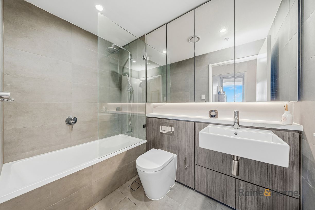215/10 Village Place — photo 9 of 13