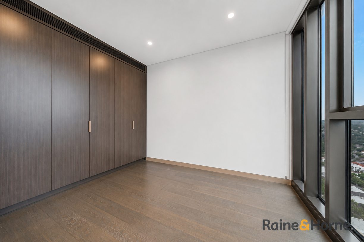 3205/88A Christie Street — photo 4 of 13