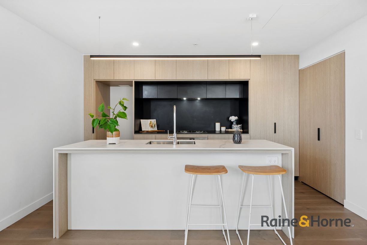 1605/8 Chambers Court — photo 4 of 21