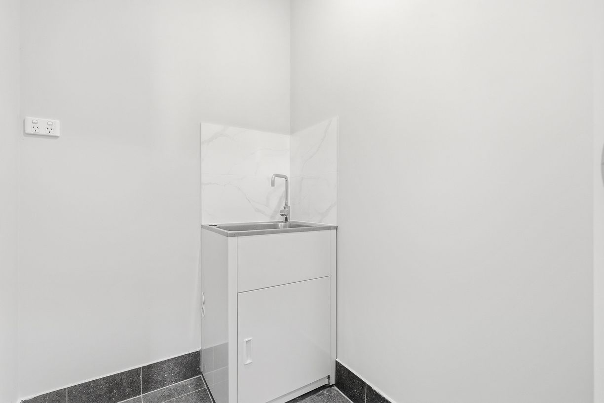 2 Ezra Glade — photo 13 of 16