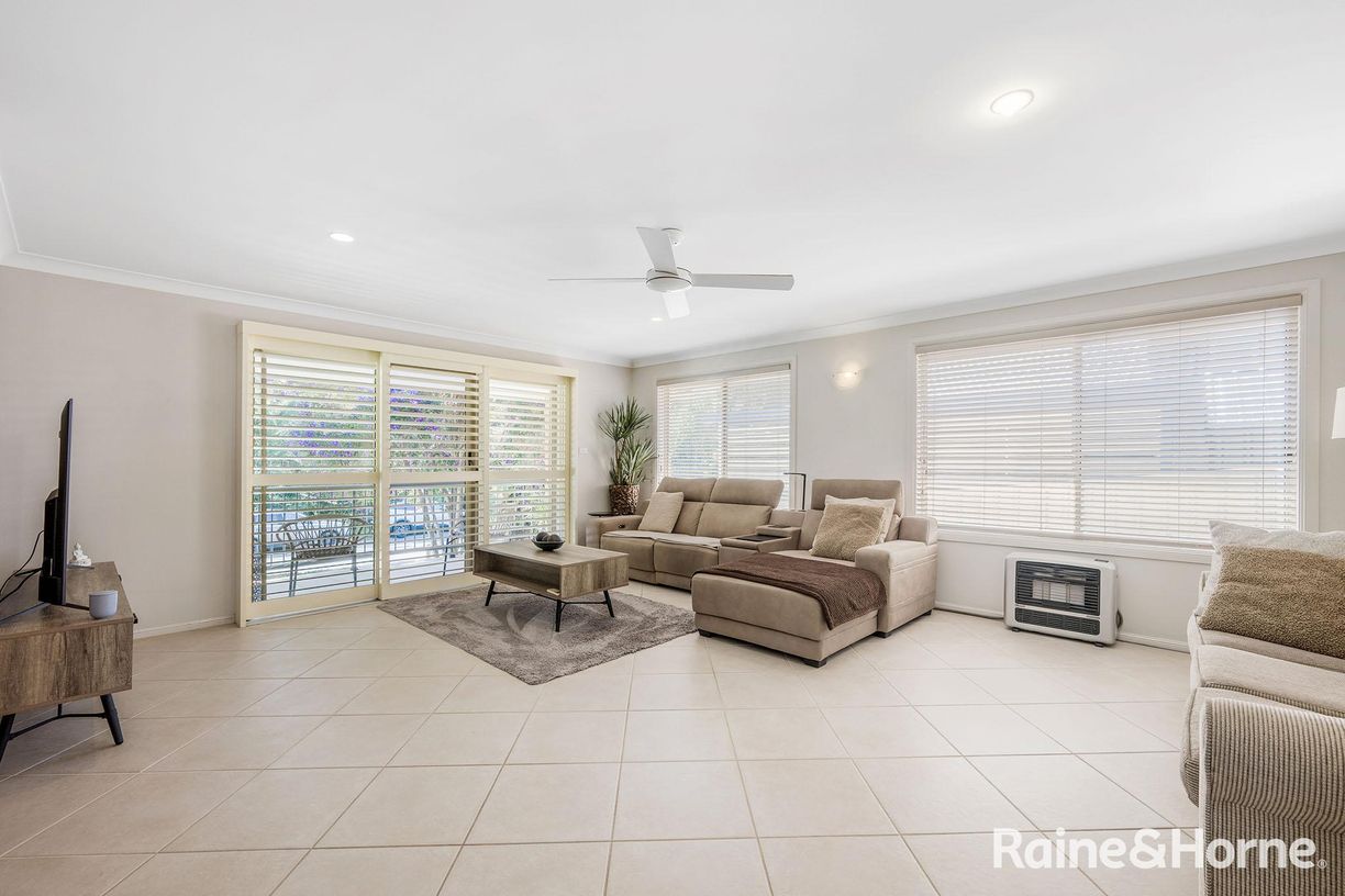 1/276 Crestwood Drive — photo 4 of 16