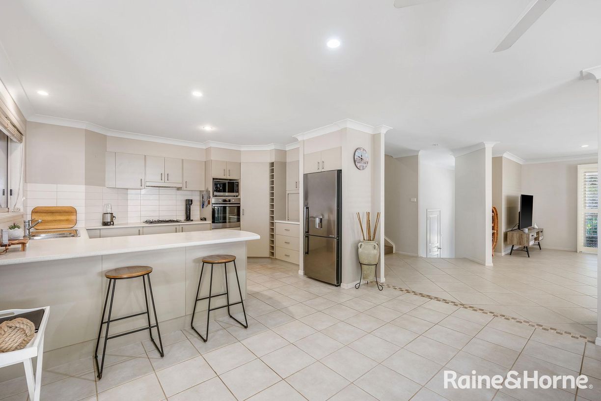 1/276 Crestwood Drive — photo 6 of 16