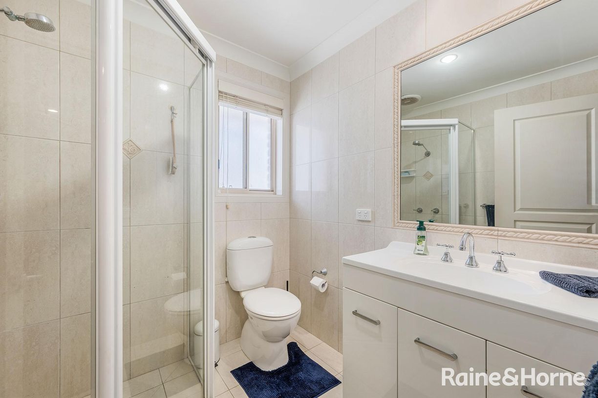 1/276 Crestwood Drive — photo 11 of 16