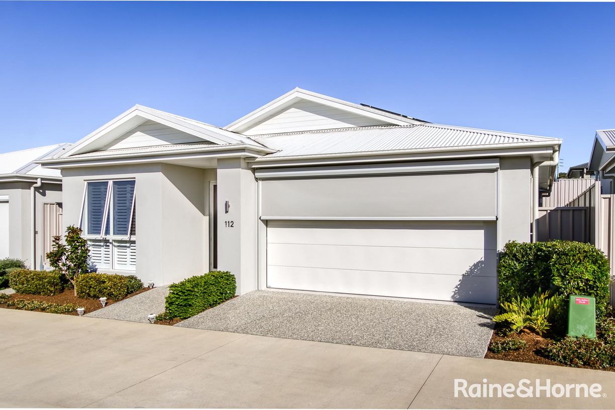 112/10 Citrine way 'Gemlife', Lake Cathie — photo 2 of 30