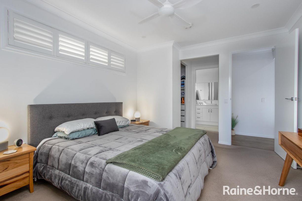 112/10 Citrine way 'Gemlife', Lake Cathie — photo 13 of 30