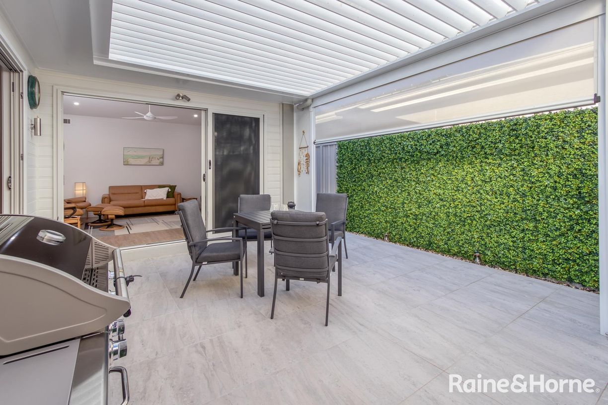 112/10 Citrine way 'Gemlife', Lake Cathie — photo 16 of 30