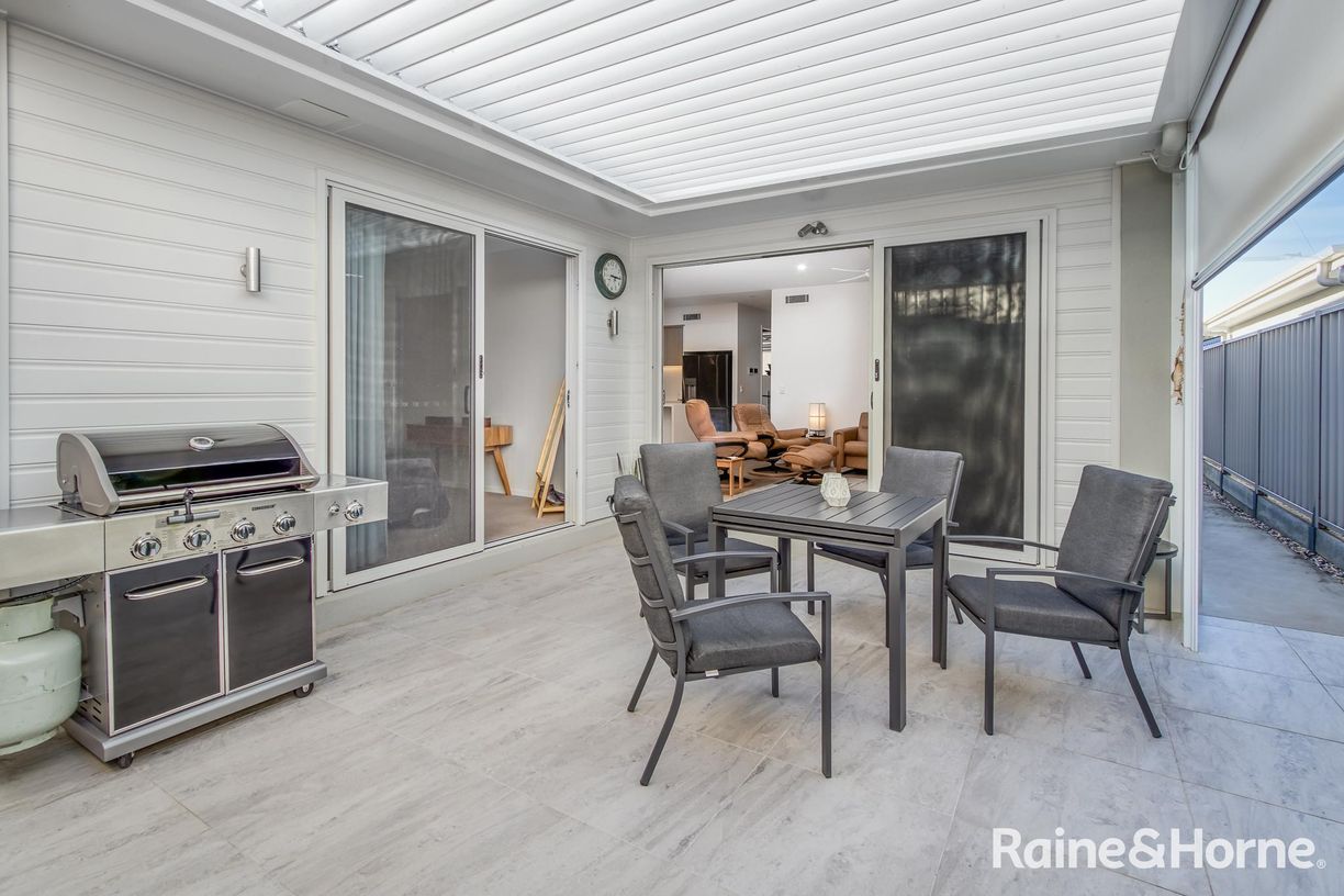 112/10 Citrine way 'Gemlife', Lake Cathie — photo 17 of 30