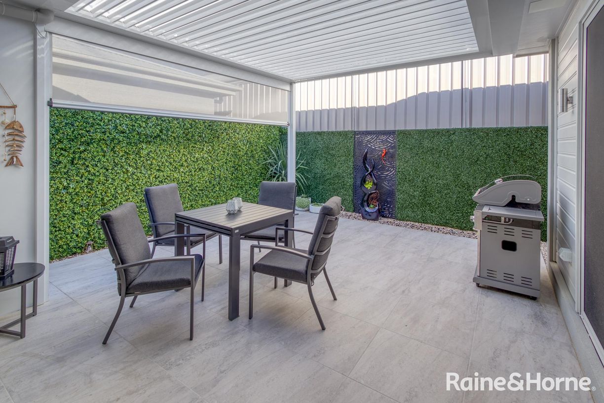 112/10 Citrine way 'Gemlife', Lake Cathie — photo 18 of 30