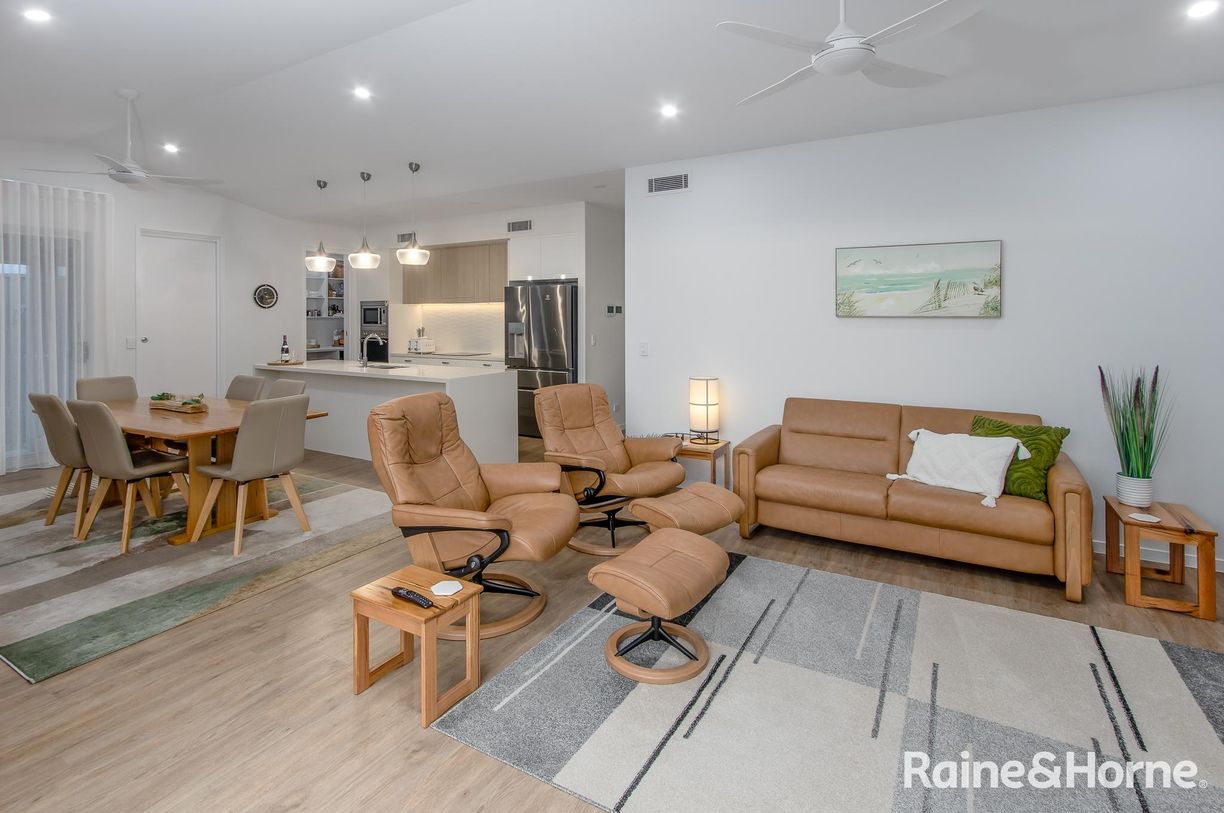 112/10 Citrine way 'Gemlife', Lake Cathie — photo 7 of 30