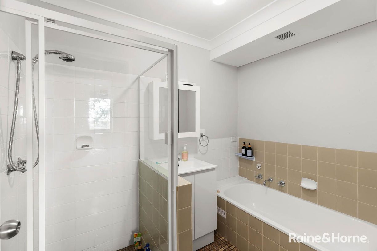 10/22 Moate Street — photo 10 of 15