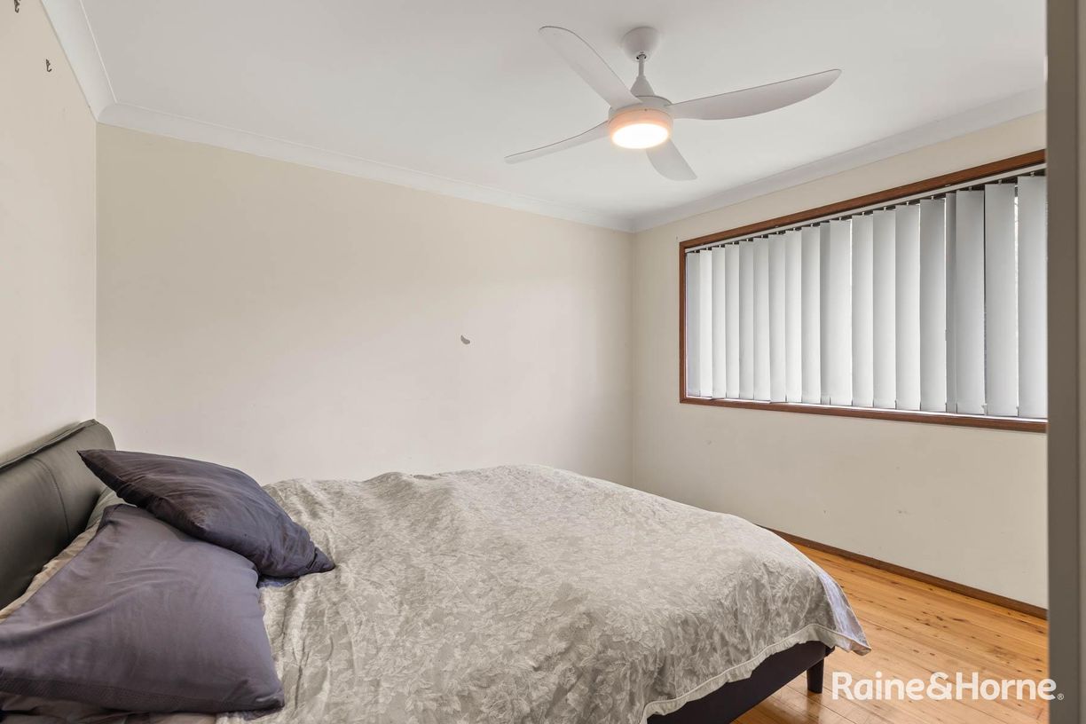 28 Charmhaven Avenue — photo 5 of 18