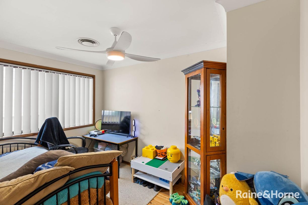28 Charmhaven Avenue — photo 6 of 18