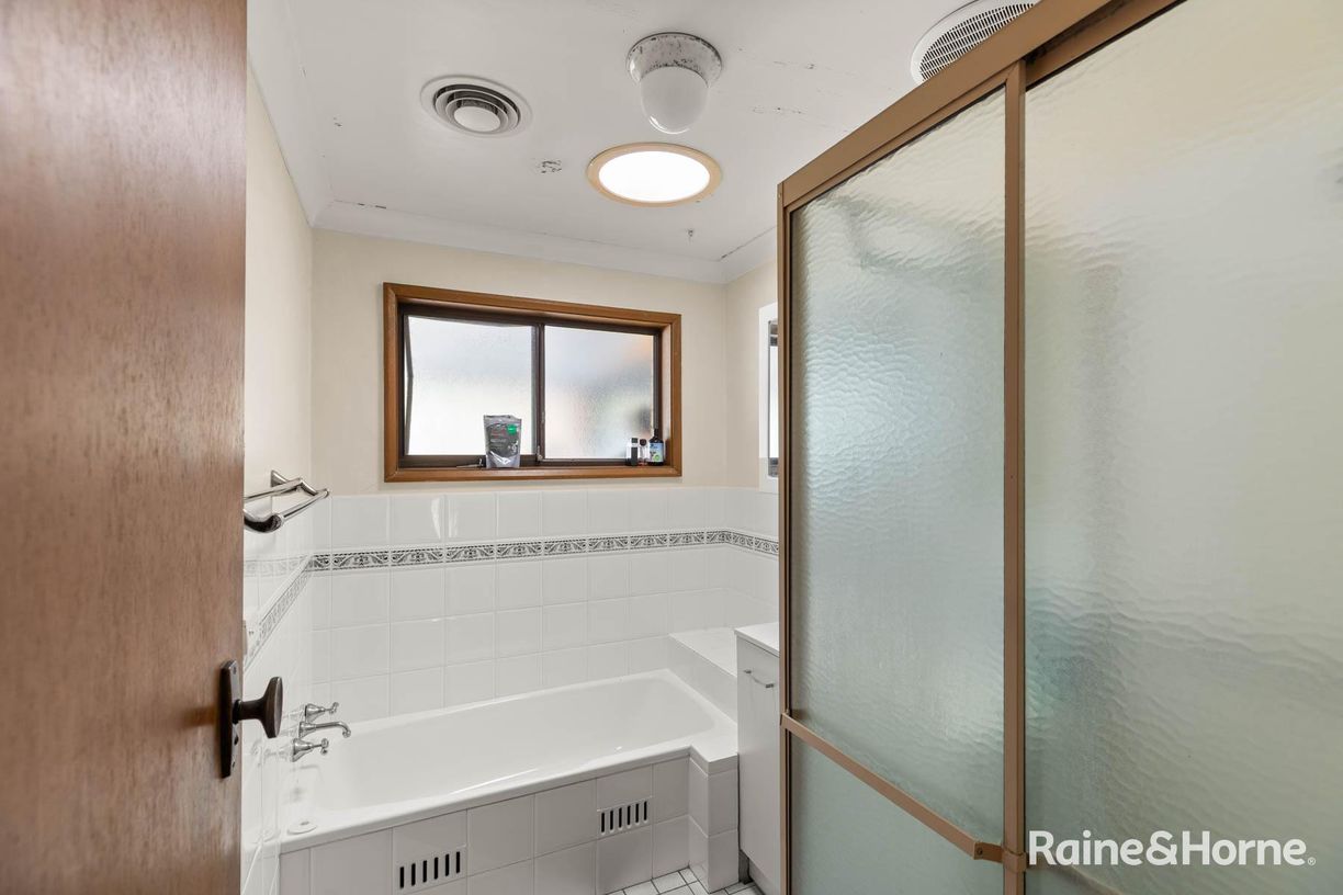 28 Charmhaven Avenue — photo 9 of 18