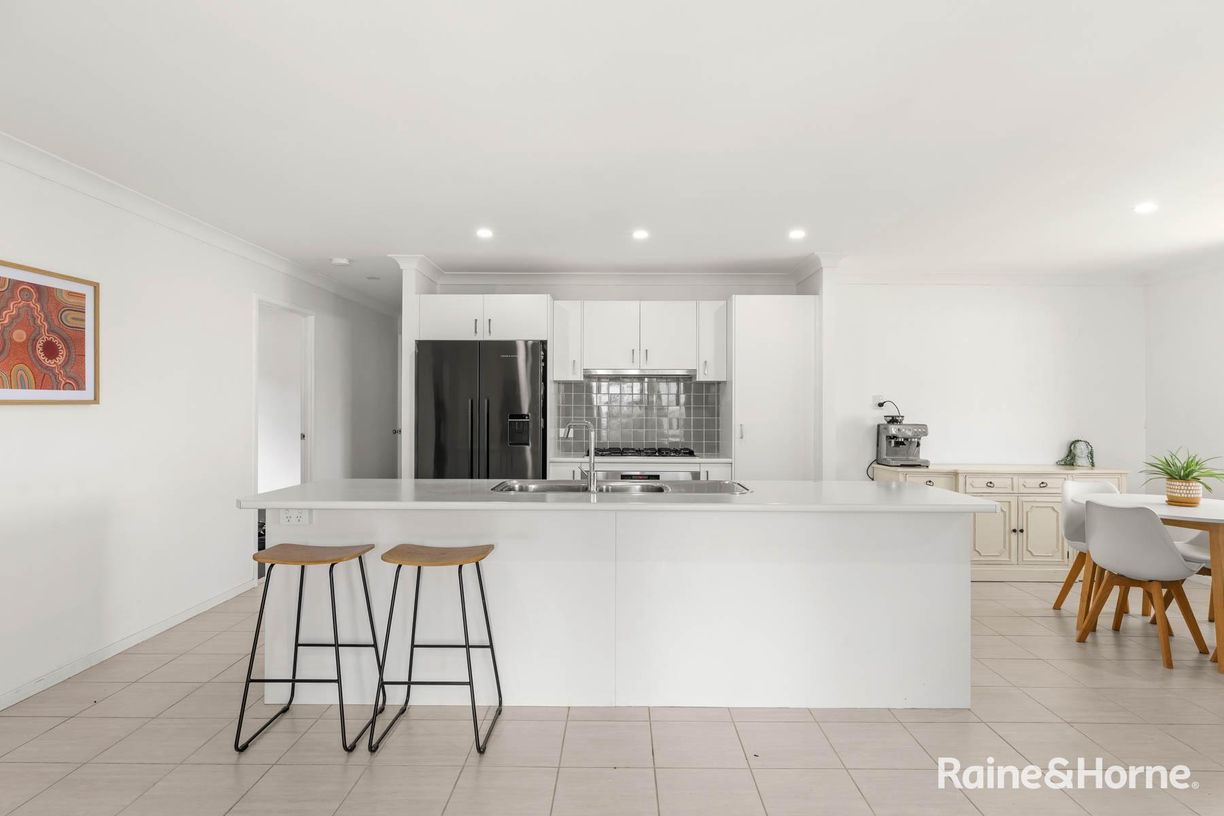 8 Russell Street — photo 4 of 18