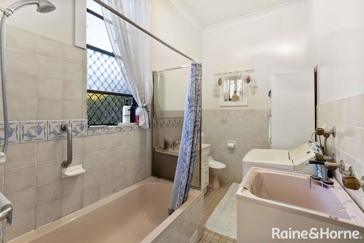 33 Barton Street — photo 8 of 10