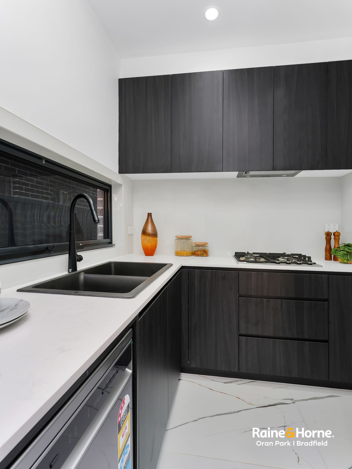8 Bullaring Street — photo 7 of 30