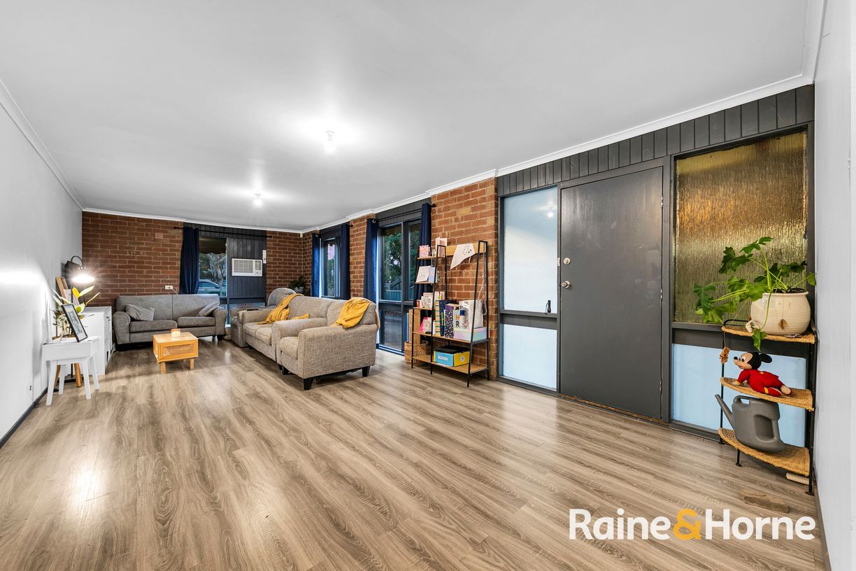 64 Ballan Road — photo 4 of 19