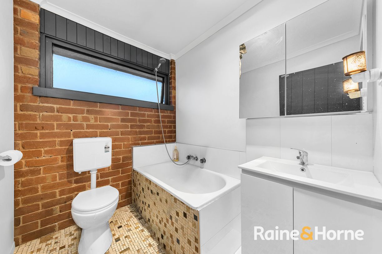 64 Ballan Road — photo 9 of 19