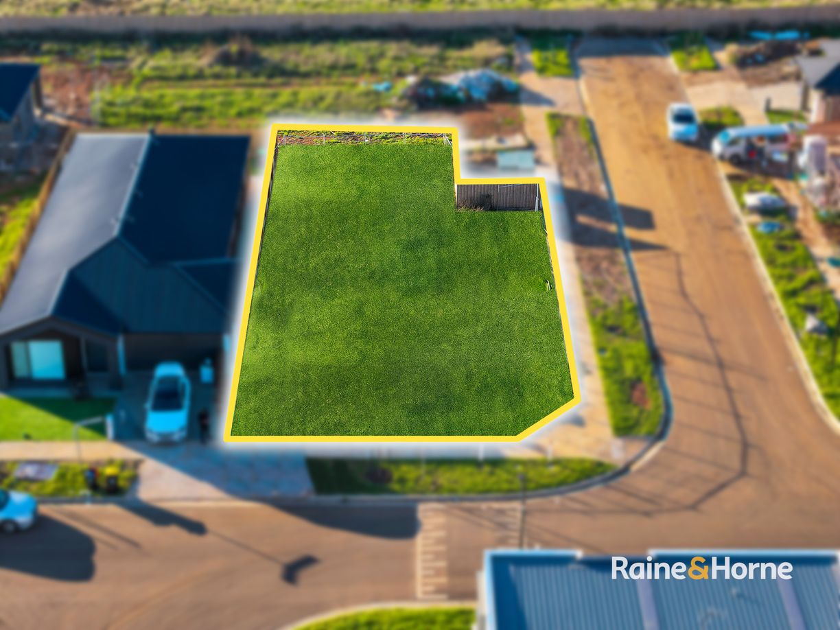 32 Amaryllis Avenue — photo from Raine & Horne Tarnina