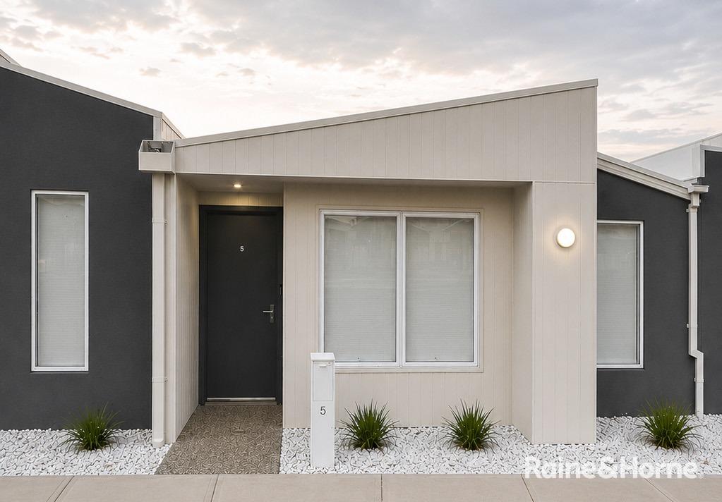 5 Hillock walk — photo from Raine & Horne Vanguard