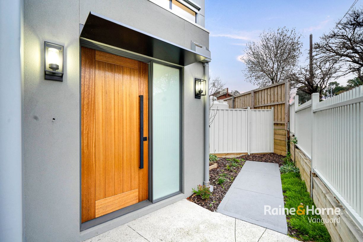 4/22 Dorrington Avenue — photo 2 of 27