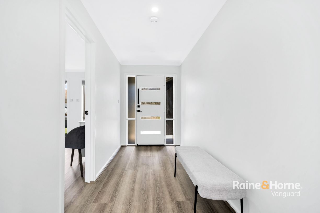 75 Mareeba Way — photo 3 of 30