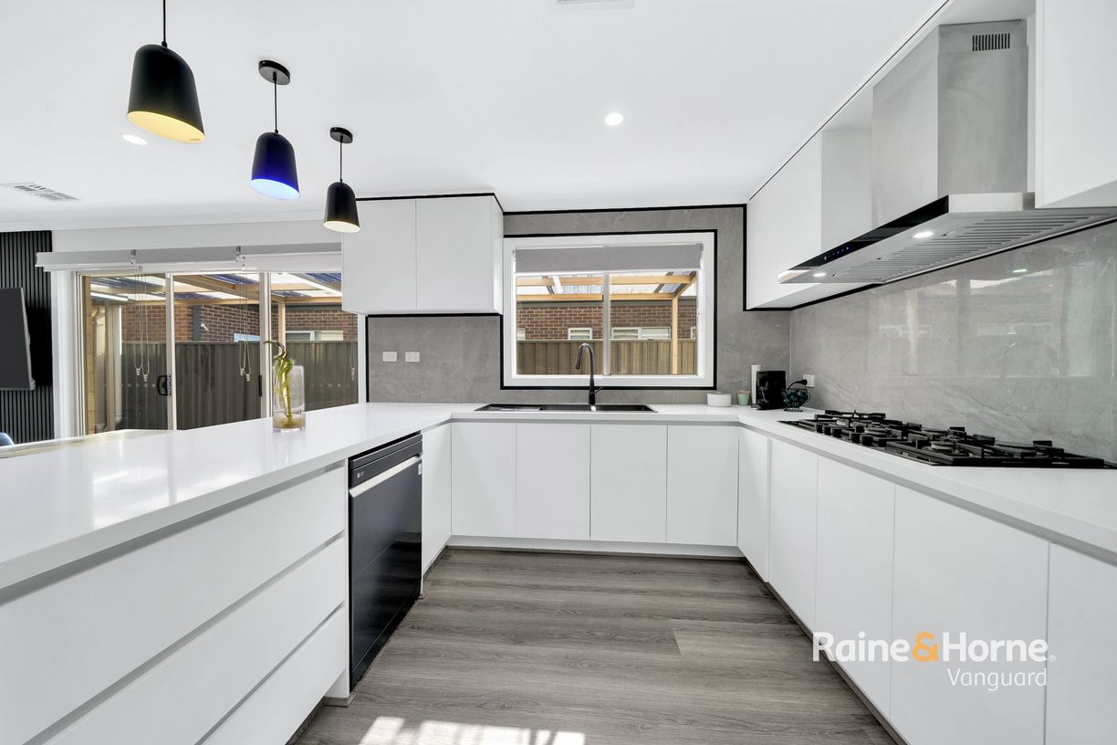 75 Mareeba Way — photo 4 of 30