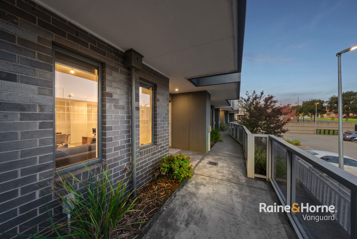 8/53 Saxony Drive — photo 2 of 18