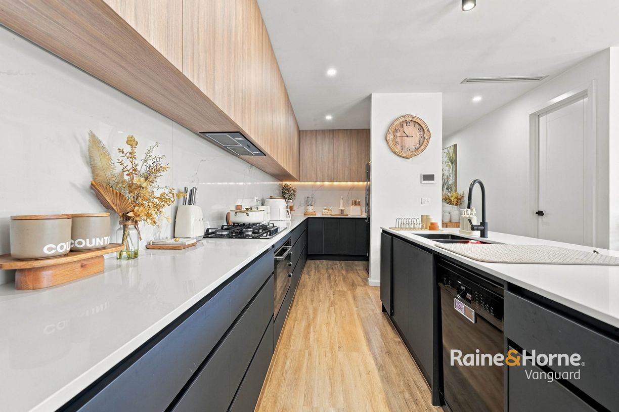 18 Light Street — photo 8 of 17