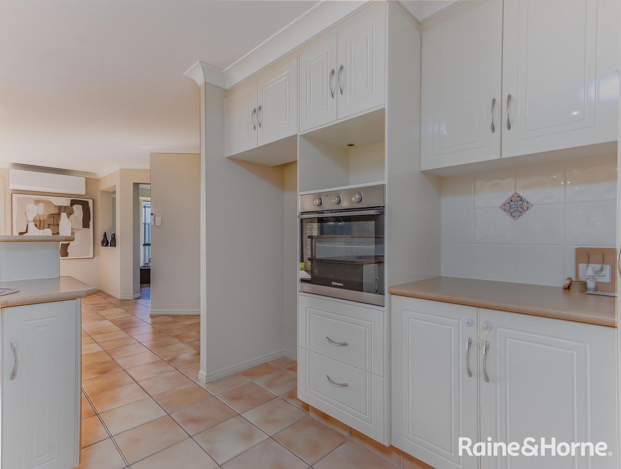 24 Taylor Drive — photo 10 of 29