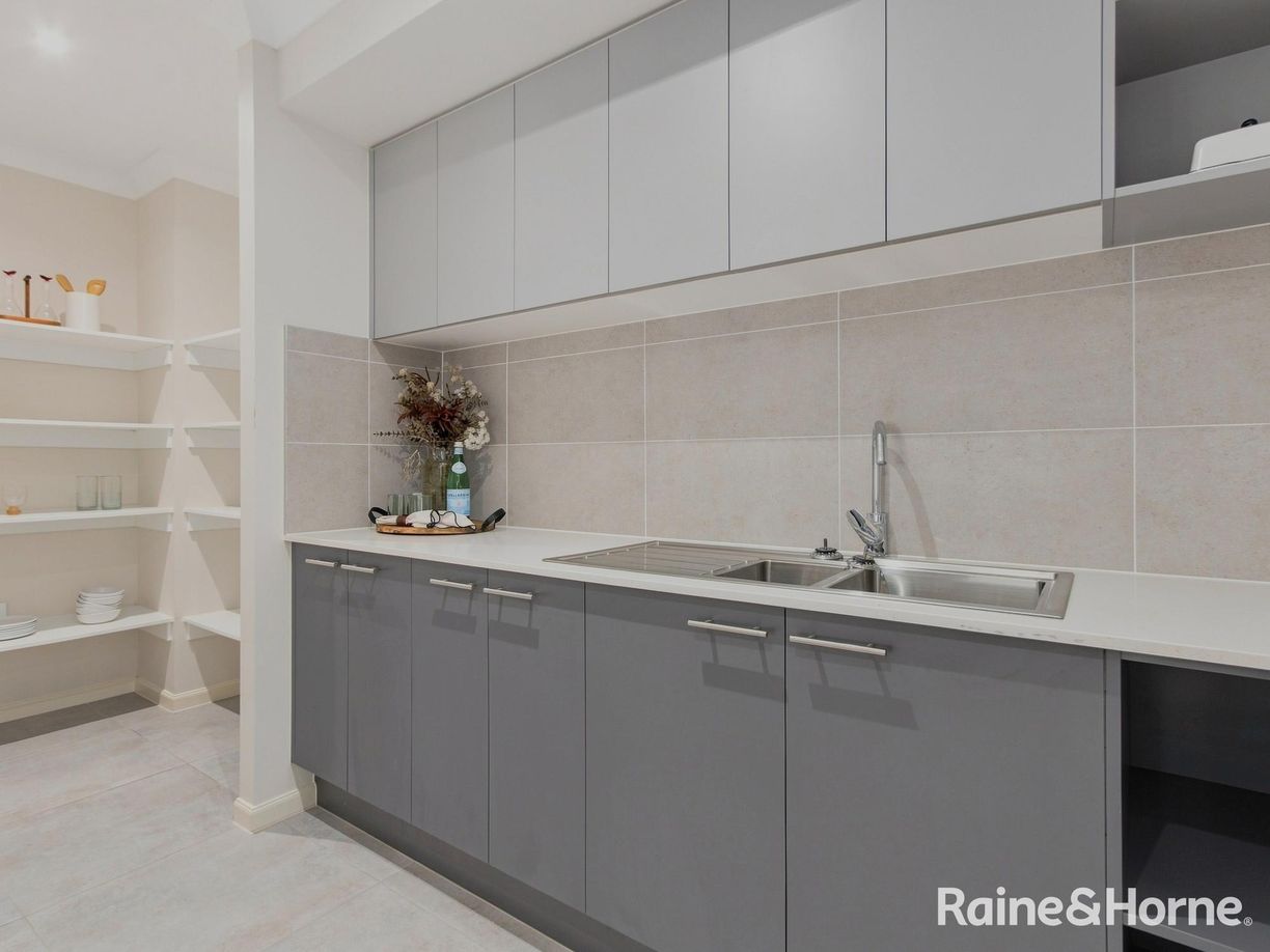 8 Hemlock Street — photo 6 of 30