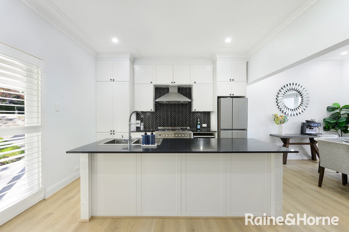 2 Rawson Crescent — photo 7 of 21