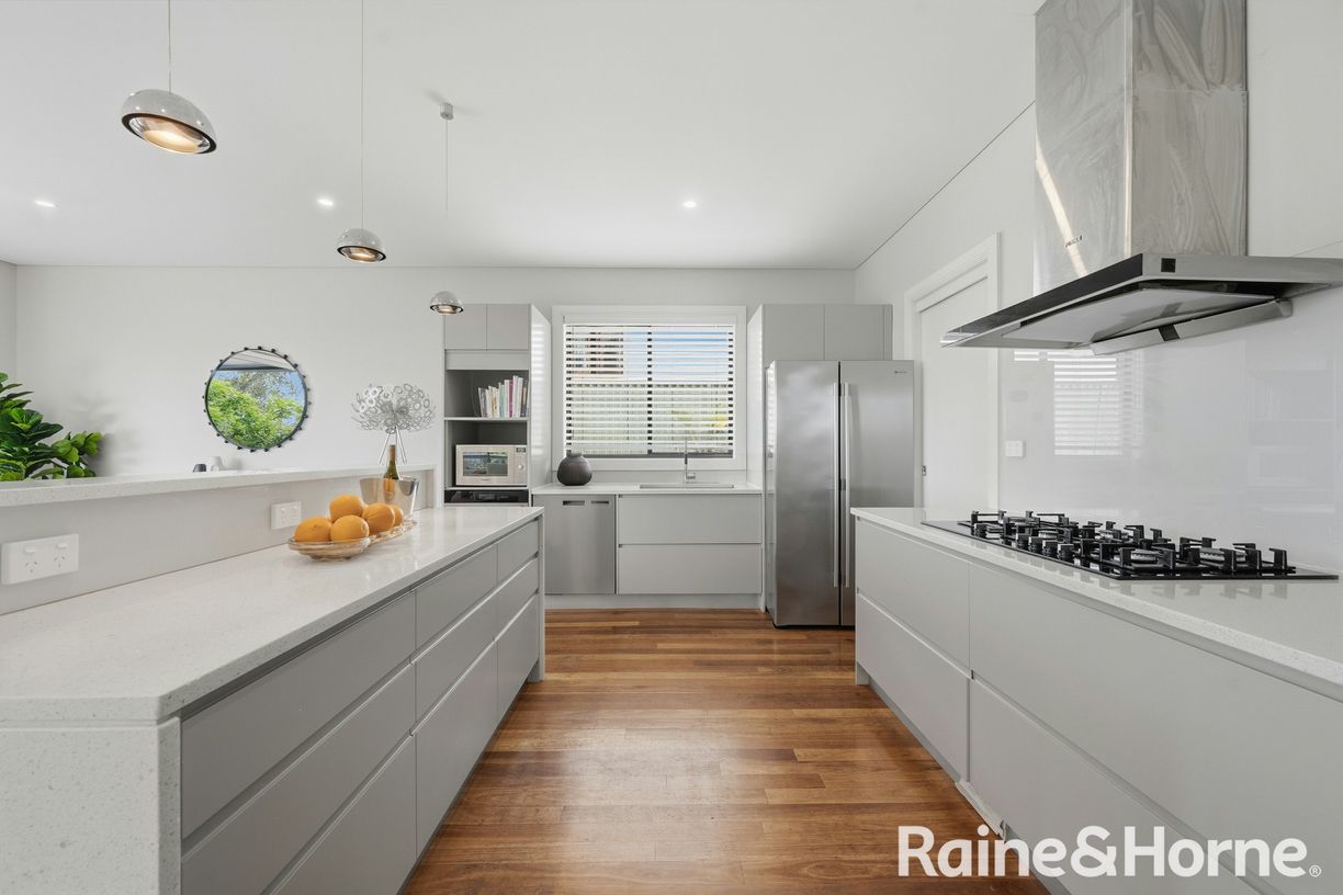 83 Woodbury Road — photo 8 of 26