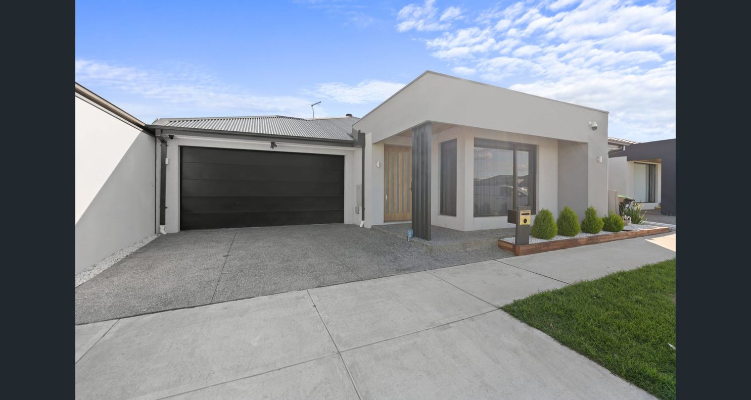stork street, Mickleham VIC — photo 2 of 18