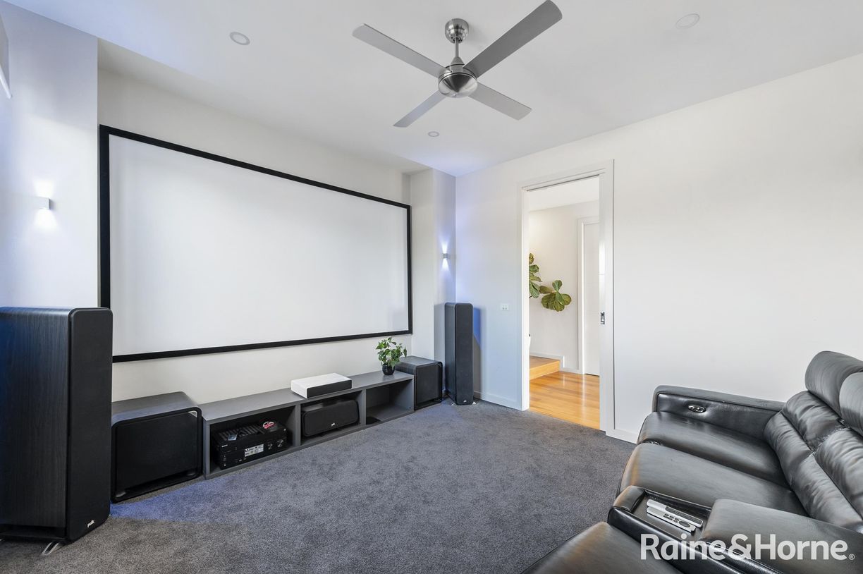 144 Weeroona Street — photo 8 of 21