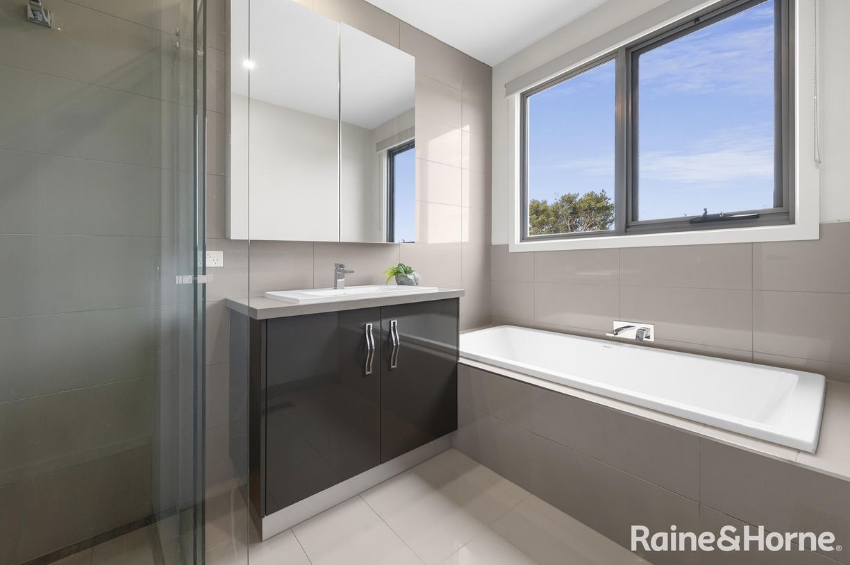 144 Weeroona Street — photo 12 of 21