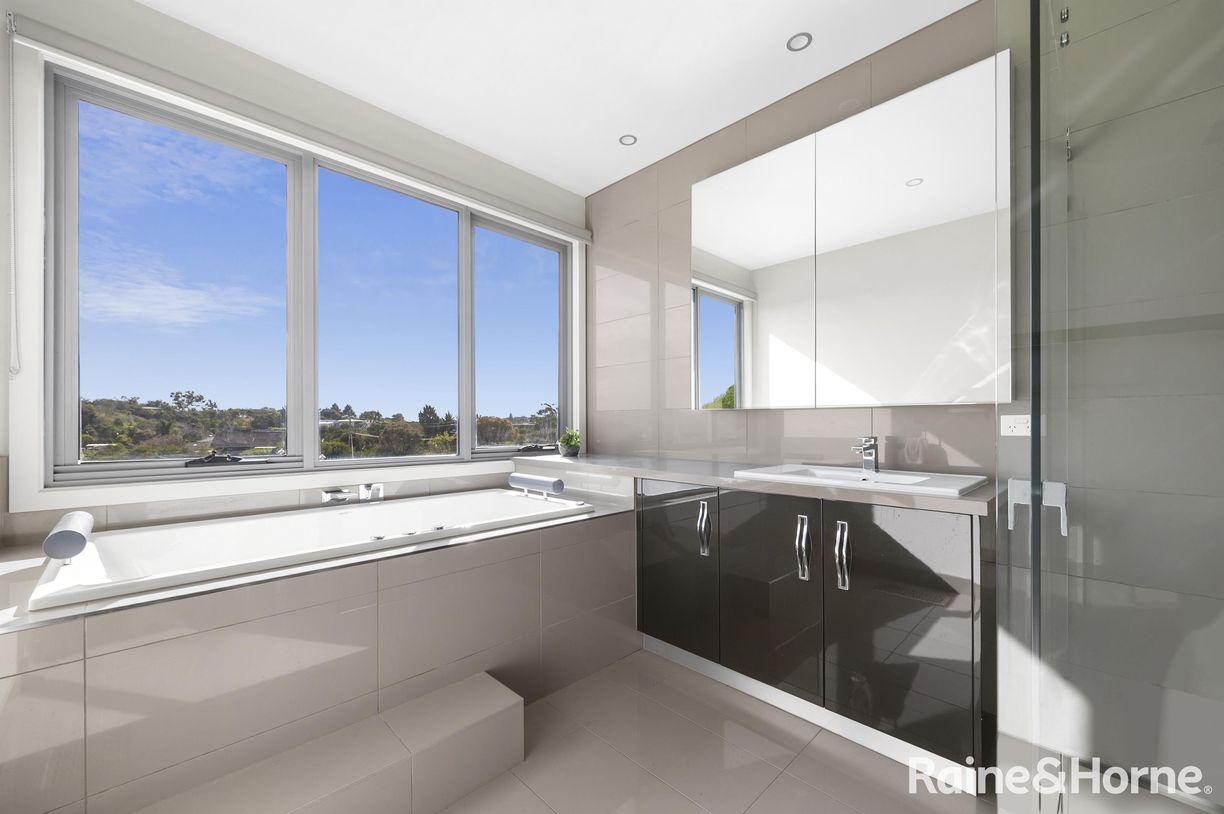 144 Weeroona Street — photo 7 of 21
