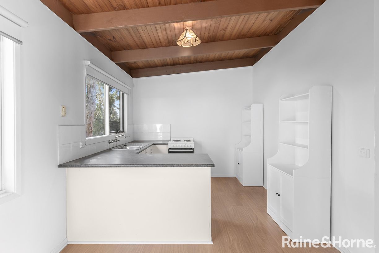 36 Kanburra Street — photo 5 of 10