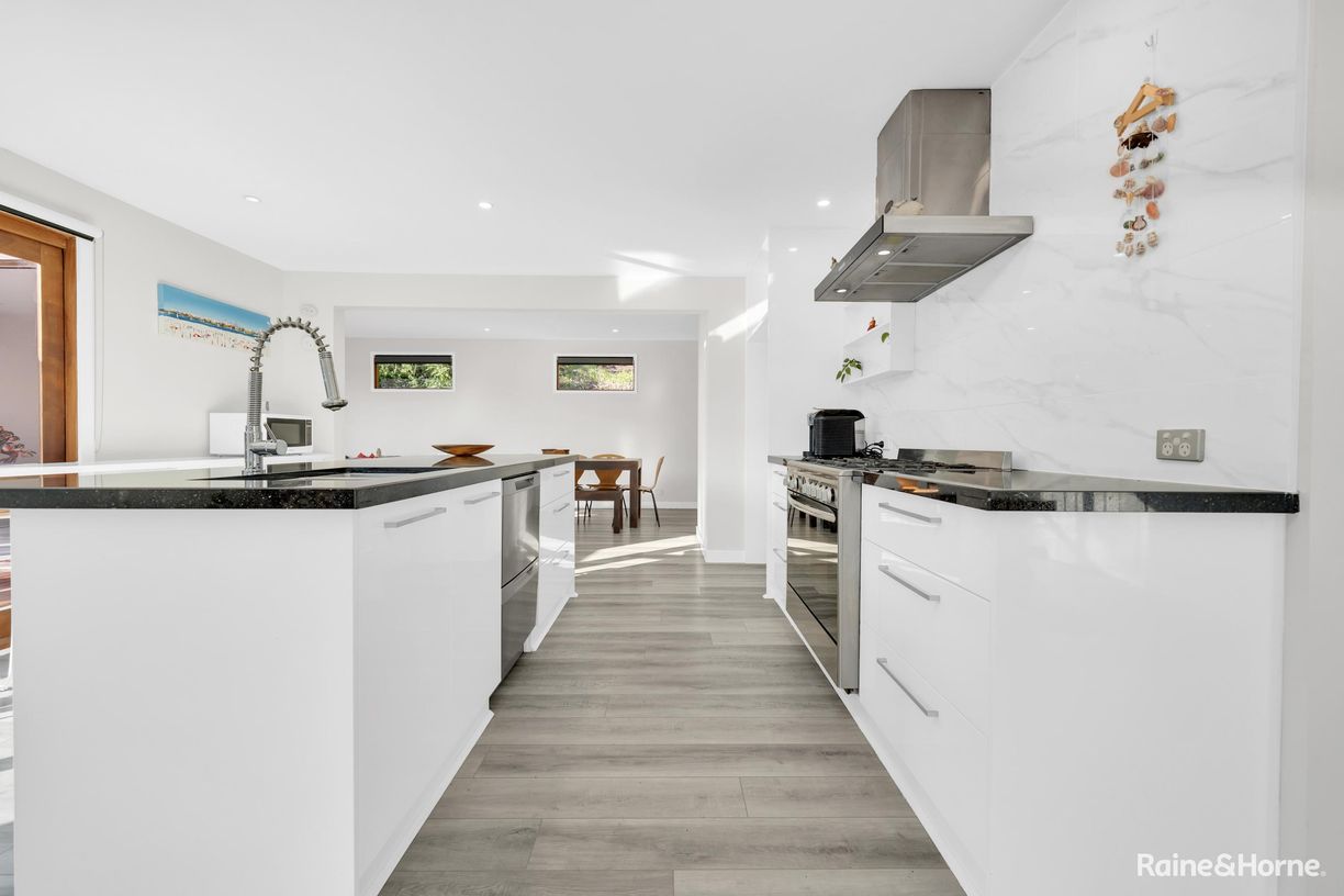 119 Dundas Street — photo 7 of 28