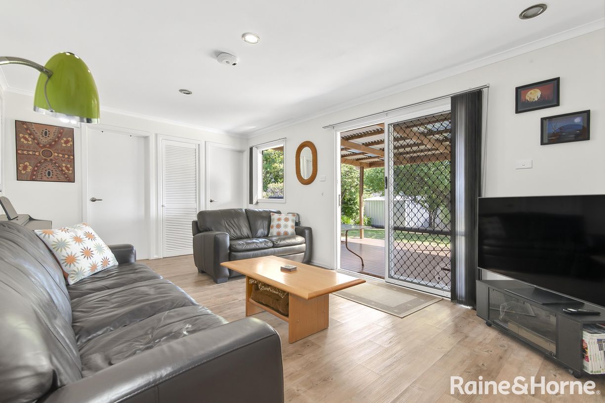 6 WARATAH Street — photo 2 of 10