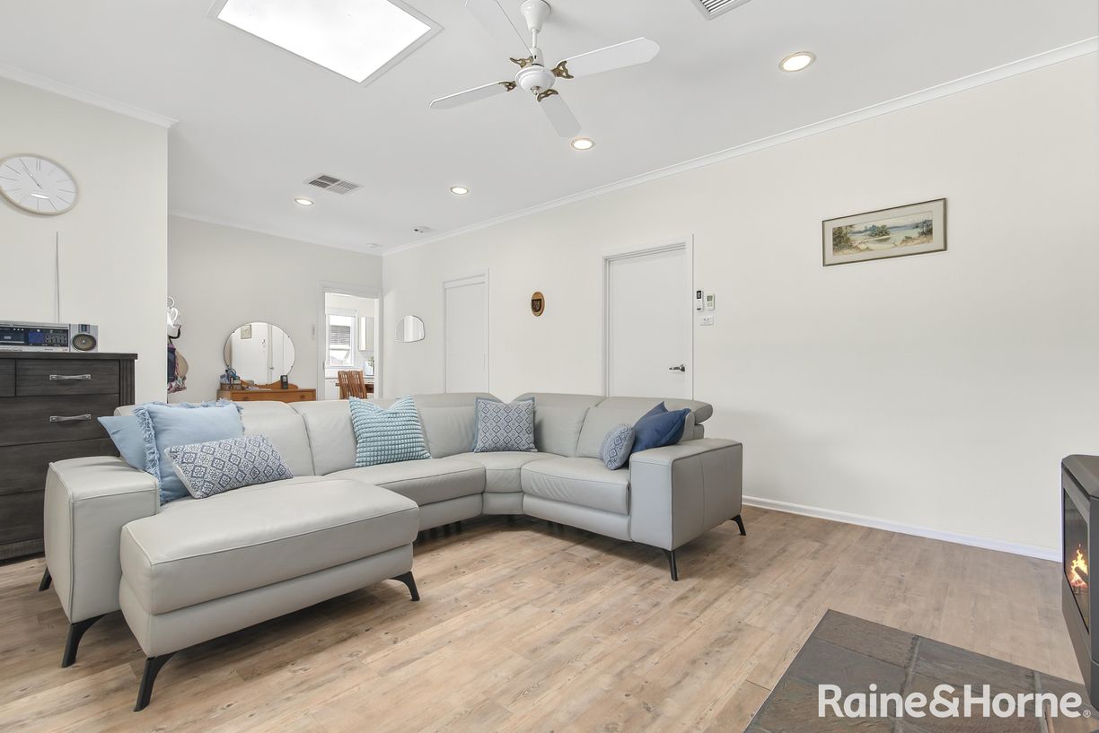6 WARATAH Street — photo 3 of 10