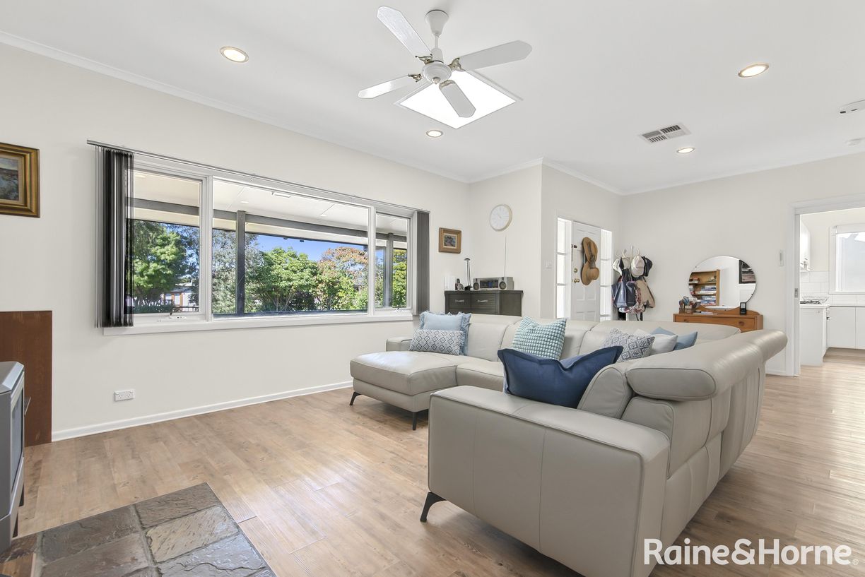 6 WARATAH Street — photo 4 of 10