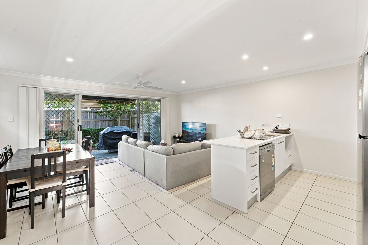 35/19 Whittley Court — photo 6 of 30