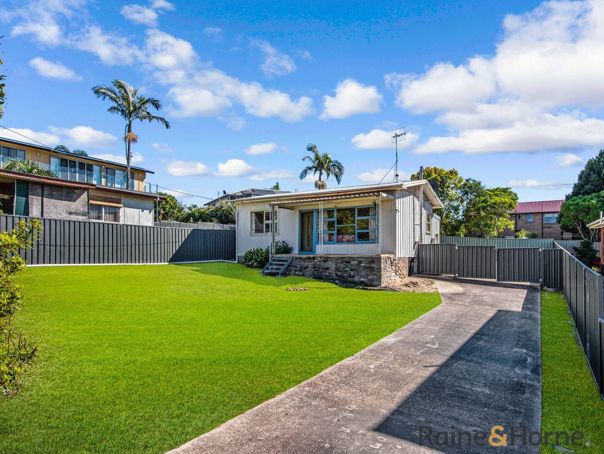 7 Pine Street — photo from Raine & Horne Batemans Bay