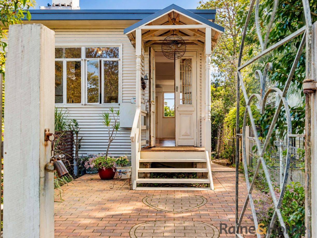 10 Third Street — photo from Raine & Horne Batemans Bay