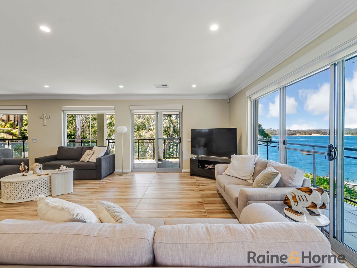 15 High Street — photo from Raine & Horne Batemans Bay