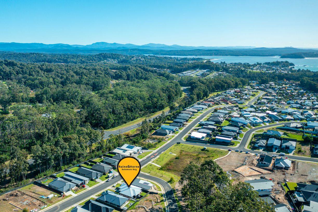 1&2/27 Drive, SUNSHINE BAY, NSW 2536 Raine & Horne Batemans Bay
