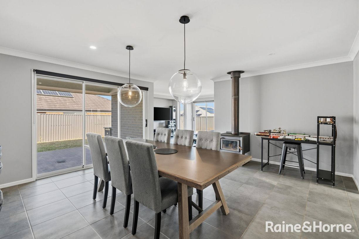 7 Thorogood Drive — photo 3 of 16